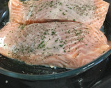 Foto del paso 2 de la receta: Cena rápida - Salmón al horno sobre puré de boniato con bimi