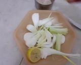 A picture of step 3 of Green onion salad.