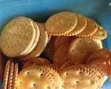 A picture of step 4 of Biscuits PineApple Dessert.