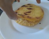 Foto del paso 3 de la receta: Hambur-arepa con aguacate🥙 cebolla caramelizada y mayomostaza ahumada🫓🍔