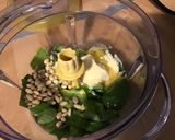 Une image de l'étape 5 de Pesto d ail d ours et basilic aux pignons de pin et parmesan.