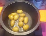 Foto del paso 1 de la receta: Besugo con patatas y mojo verde