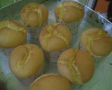 Foto langkah ke 6 dari resep Hokkaido chiffon vanila cupcakes.