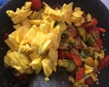 Foto langkah ke 3 dari resep Sambal mangga (kweni)dan tomat kecil.