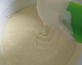 Foto langkah ke 4 dari resep Vanilla Cupcake.