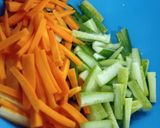 Foto langkah ke 1 dari resep Acar wortel timun bumbu kuning.