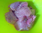 Foto del paso 1 de la receta: Pollo en salsa de limón encurtido y zanahorias dulces orgánicas