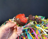 Foto del paso 10 de la receta: *Fresas cubiertas de Chocolate y Sprinkles*