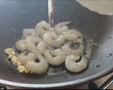รูปขั้นตอนการทำที่ 3 ของ ข้าวผัดกุ้งสด