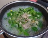 Foto langkah ke 3 dari resep Sayur Bayam Bakso Daging Bening.