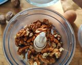 Foto del passaggio 1 della ricetta Biscotti alle mandorle e noci con albume