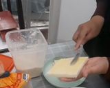 Foto langkah ke 2 dari resep Roti Manis Panggang Isi Keju Melt.
