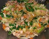Foto langkah ke 4 dari resep Mie goreng burung dara.