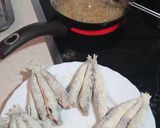 A picture of step 3 of Fried Anchovies.