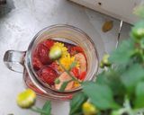 Hình bước làm 1 của món Trà hoa cúc táo đỏ