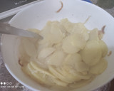 Foto del paso 5 de la receta: Merluza con ajo, perejil y patatas panaderas en 22 minutos
