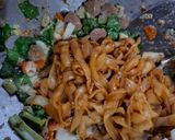 Foto langkah ke 6 dari resep Kwetiau Goreng Sederhana.