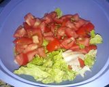 Foto del paso 3 de la receta: Ensalada de lechuga, tomate, zanahoria, cebolla y huevo duro