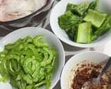 รูปขั้นตอนการทำที่ 5 ของ ก๋วยเตี๋ยวไก่ตุ๋นมะระ