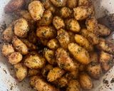A picture of step 3 of Crispy Ratte Potatoes in the Air Fryer 🥔.