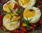 Foto langkah ke 3 dari resep Telur Ceplok Saus Kecap Pedas.