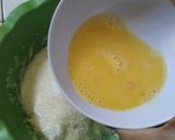 Foto langkah ke 4 dari resep Donat Gula Warna Warni Empuk Puk Puk.