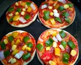 बेबी पिज़्ज़ा (तवा पर) (baby pizza recipe in hindi) रेसिपी चरण 5 फोटो