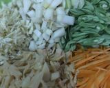 Foto langkah ke 1 dari resep Lumpia Ayam Rebung Spesial.