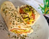 Une image de l'étape 5 de Wraps au saumon et à l'avocat et ses crudités.