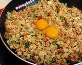 Hình bước làm 3 của món Cơm Chiên Trứng Thịt 🍛 🍳