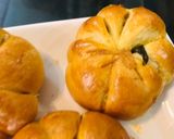 A picture of step 4 of Pumpkin Stuffed Bun.