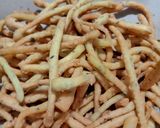 Foto langkah ke 7 dari resep Kue Bawang Renyah.