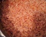 صورة لخطوة 2 من وصفة أرز بالمرق الاحمر