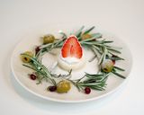 A picture of step 5 of Strawberry Candle Wreath Dessert 🍓.