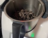 Foto del paso 2 de la receta: Huevos de Pascua de chocolate al 70%