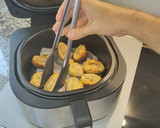 Foto del paso 10 de la receta: Huevos tontos de atún en freidora de aire