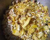 A picture of step 2 of Jhal Muri.