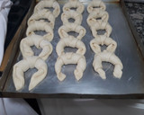 Foto del paso 3 de la receta: Medialunas de manteca muy fáciles y rápidas