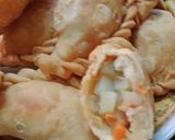 Foto langkah ke 3 dari resep Pastel renyah ekonomis tanpa telur.