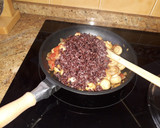 Foto del paso 4 de la receta: Arroz rojo con champiñón