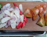 Foto langkah ke 2 dari resep Ikan sarden goreng saus pedas.