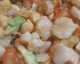 Foto del paso 5 de la receta: Ensalada de garbanzos con gambas al ajillo