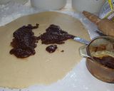 A picture of step 4 of Cinnamon Roll Apple Pie.