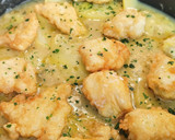Foto del paso 8 de la receta: Patatas con rape rebozado y en salsa verde