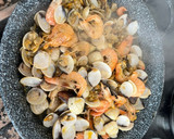 Foto del paso 4 de la receta: Arroz con almejas y gambas
