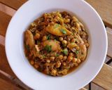 Foto del paso 8 de la receta: Cazuela de calamares con col y garbanzos estofados