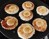A picture of step 3 of Bread banana caramel bites.