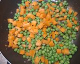 Foto del passaggio 2 della ricetta Tortini patata piselli e carota filanti
