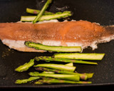 Foto del paso 2 de la receta: Trenza de salmón con trigueros y salsa de setas
