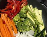 Foto del paso 4 de la receta: Verduras Salteadas con Filete de Pollo